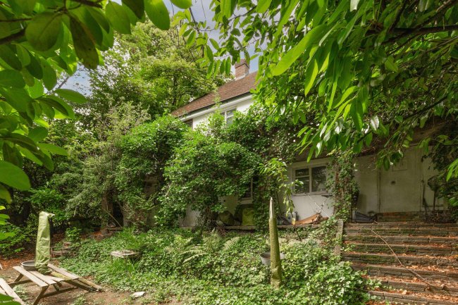 29 The Drive, Coulsdon, Surrey, CR5 2BL 5