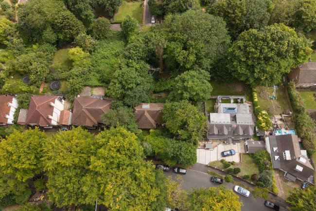 29 The Drive, Coulsdon, Surrey, CR5 2BL 5