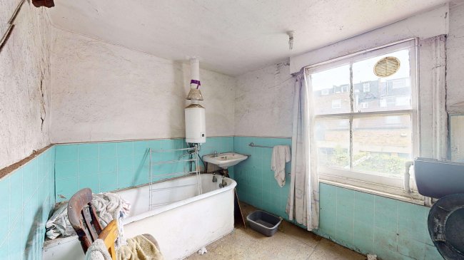 18 Noyna Road, Tooting Bec, London, SW17 7PH 8