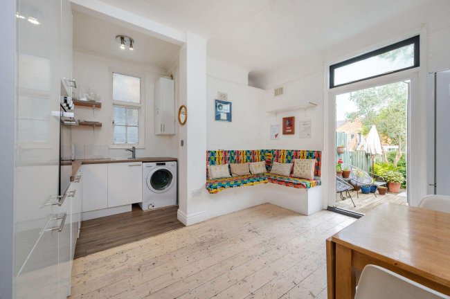 11 Radcliffe Avenue, Willesden, London, NW10 5XU 3