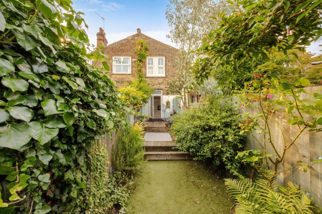 11 Radcliffe Avenue, Willesden, London, NW10 5XU 3