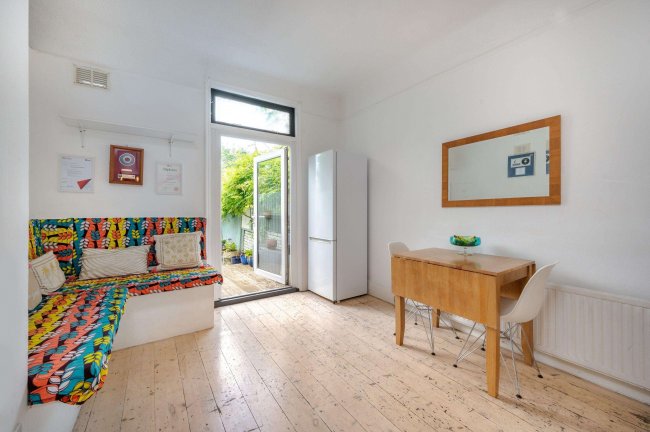 11 Radcliffe Avenue, Willesden, London, NW10 5XU 3