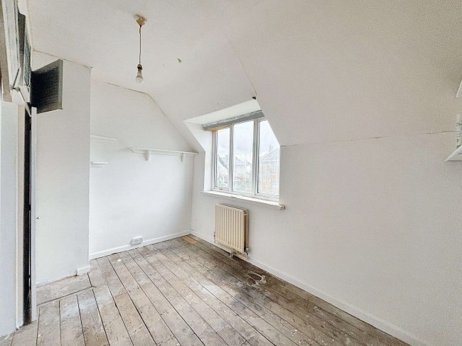 122 Chittys Lane, Dagenham, Essex, RM8 3RT 8