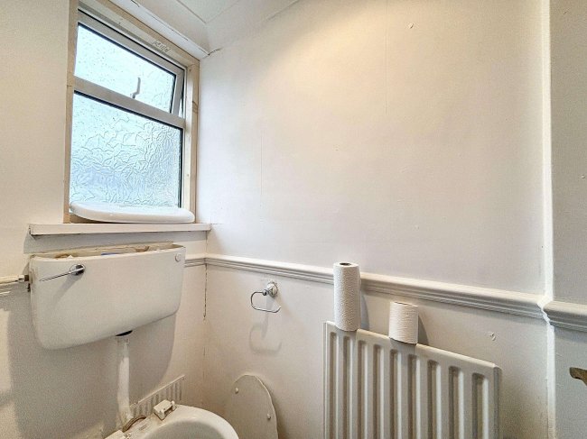 122 Chittys Lane, Dagenham, Essex, RM8 3RT 8