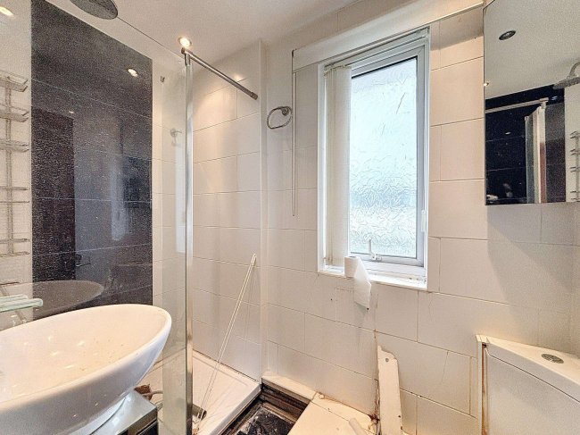 122 Chittys Lane, Dagenham, Essex, RM8 3RT 8