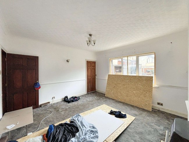 122 Chittys Lane, Dagenham, Essex, RM8 3RT 8