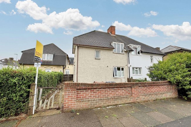 122 Chittys Lane, Dagenham, Essex, RM8 3RT 8