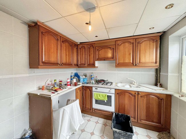 122 Chittys Lane, Dagenham, Essex, RM8 3RT 8