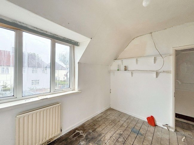 122 Chittys Lane, Dagenham, Essex, RM8 3RT 8