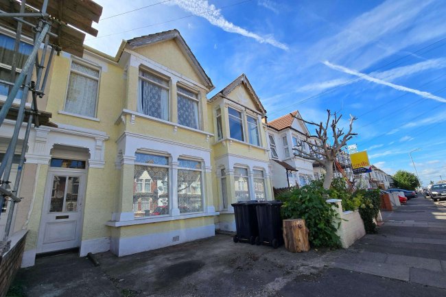 226/228 Kingston Road, Ilford, Essex, IG1 1PG 6