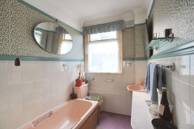 226/228 Kingston Road, Ilford, Essex, IG1 1PG 6