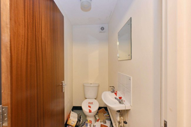 52 Roberts Road, High Wycombe, Buckinghamshire, HP13 6XB 5