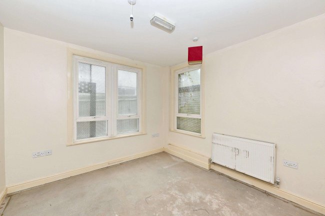 52 Roberts Road, High Wycombe, Buckinghamshire, HP13 6XB 5