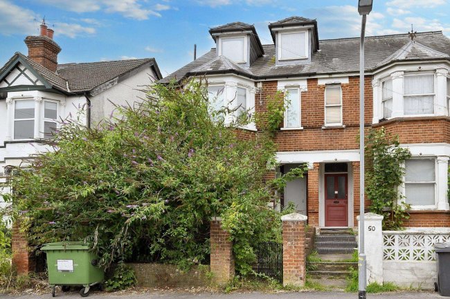 52 Roberts Road, High Wycombe, Buckinghamshire, HP13 6XB 5