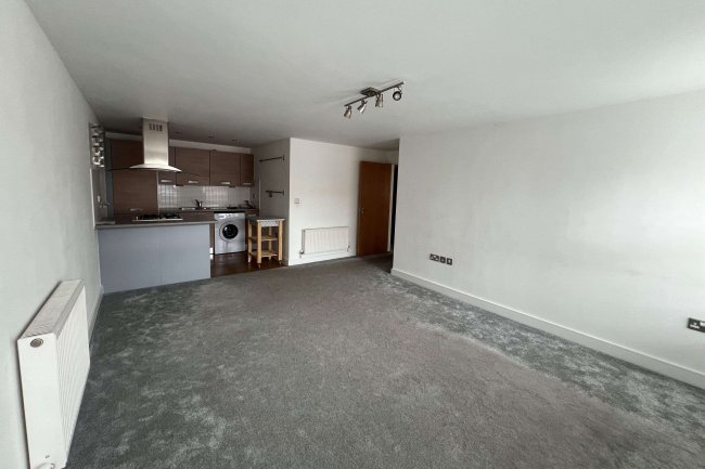 Flat 2, Connaught Place, 124 High Road, Loughton, Essex, IG10 4HH 8