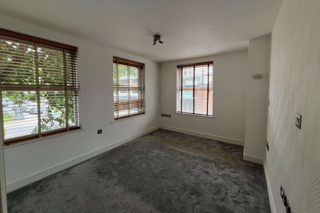 Flat 2, Connaught Place, 124 High Road, Loughton, Essex, IG10 4HH 8