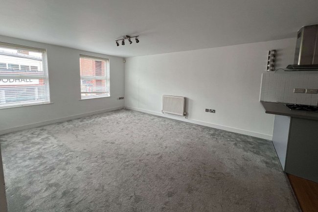 Flat 2, Connaught Place, 124 High Road, Loughton, Essex, IG10 4HH 8