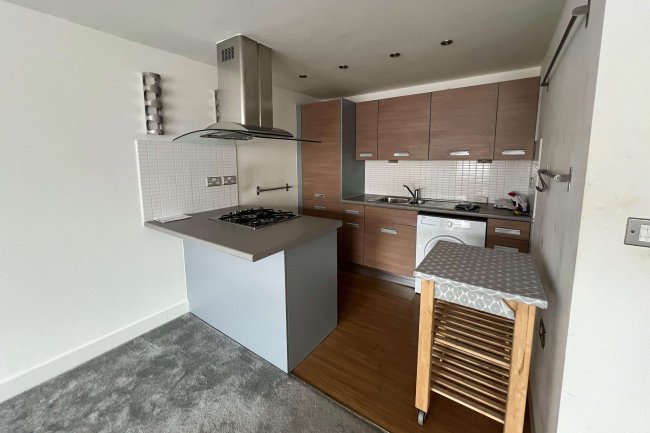 Flat 2, Connaught Place, 124 High Road, Loughton, Essex, IG10 4HH 8