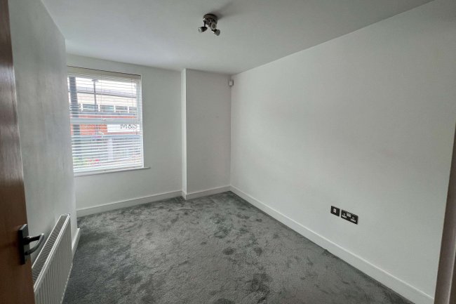 Flat 2, Connaught Place, 124 High Road, Loughton, Essex, IG10 4HH 8