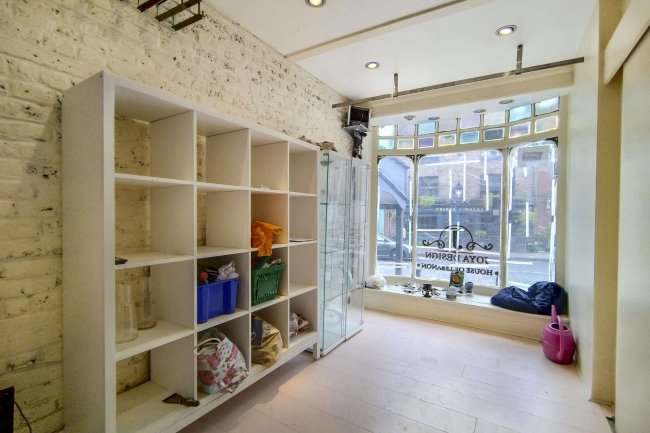 84 Highgate High Street, London N6 5HX 54