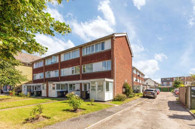 Flat 6 Heath House, 163 Brigstock Road, Thornton Heath, Surrey, CR7 7JP 10