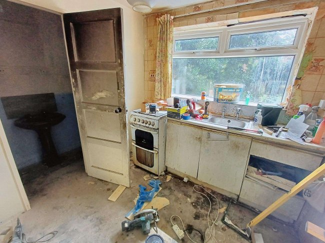 7 Acacia Road, Oldham, OL8 3LH 1