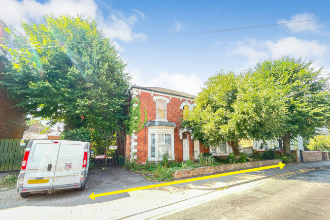 29-31 Chantry Lane, Grimsby, DN31 2LP 4