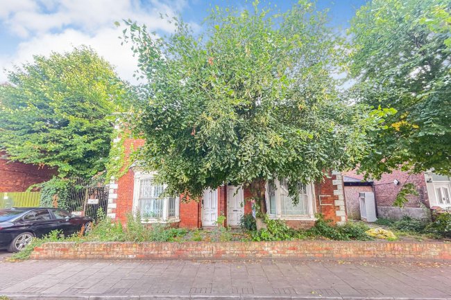 29-31 Chantry Lane, Grimsby, DN31 2LP 4