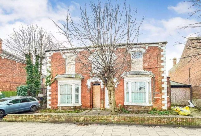 29-31 Chantry Lane, Grimsby, DN31 2LP 4