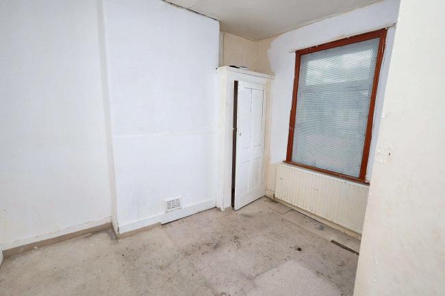 48 Lowbrook Road, Ilford, Essex, IG1 2HB 5