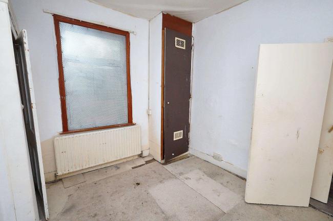 48 Lowbrook Road, Ilford, Essex, IG1 2HB 5