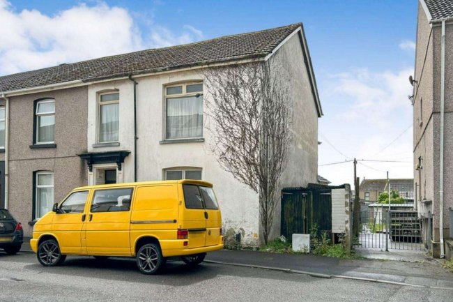 79 Bryn Road, Llanelli, Dyfed, SA15 2LW 1