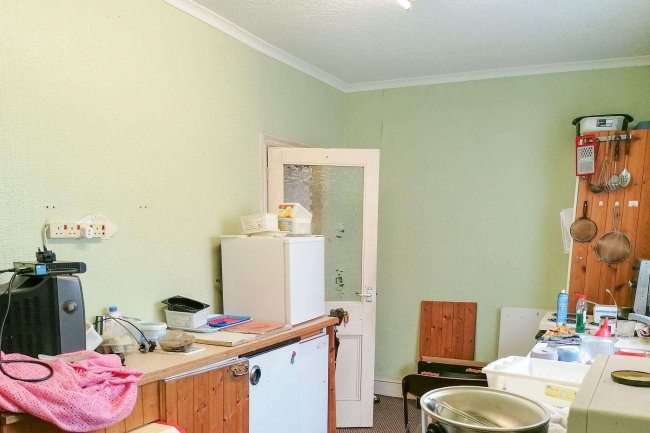 79 Bryn Road, Llanelli, Dyfed, SA15 2LW 1