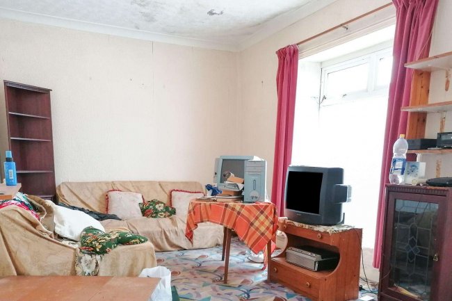 79 Bryn Road, Llanelli, Dyfed, SA15 2LW 1