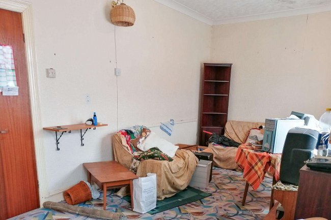 79 Bryn Road, Llanelli, Dyfed, SA15 2LW 1