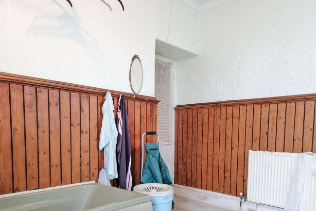 79 Bryn Road, Llanelli, Dyfed, SA15 2LW 1