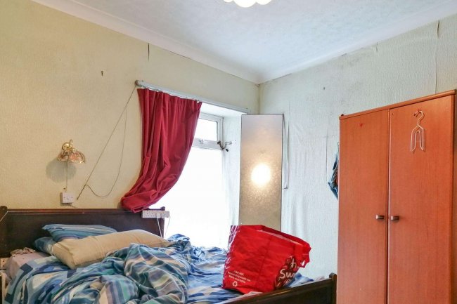 79 Bryn Road, Llanelli, Dyfed, SA15 2LW 1