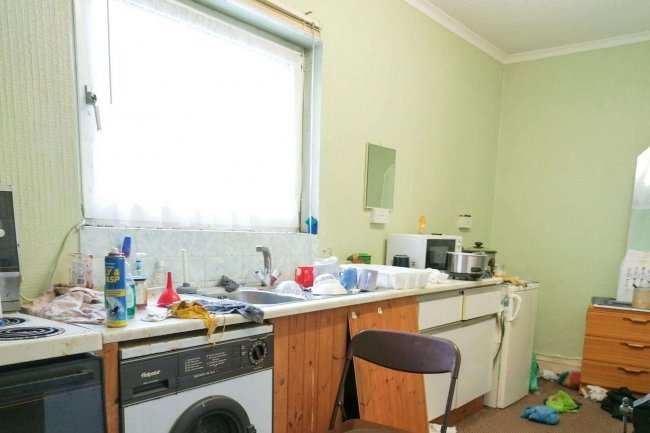 79 Bryn Road, Llanelli, Dyfed, SA15 2LW 1