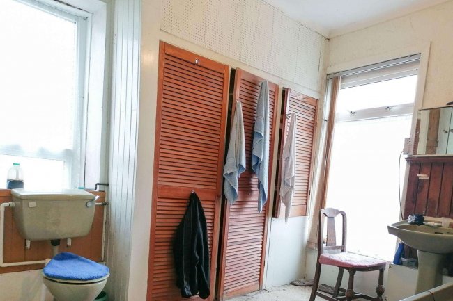 79 Bryn Road, Llanelli, Dyfed, SA15 2LW 1