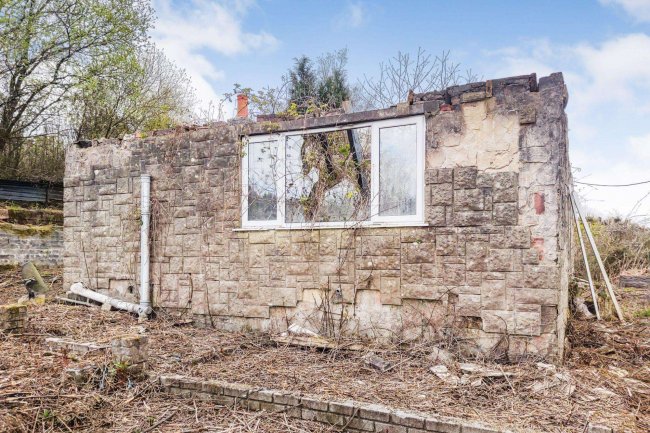 5 Heol Bryn Seion, Blaendulais, Neath, SA10 9HP 3