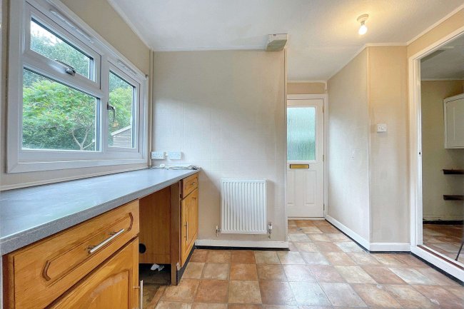 27 Lockwood Terrace, Gillingham, Dorset, SP8 4LQ 7