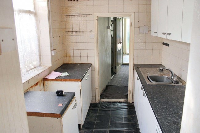 1 Lester Road, Chatham, Kent, ME4 5NP 4