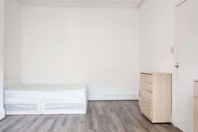 28 Elm Park, Brixton, London, SW2 2UB 10