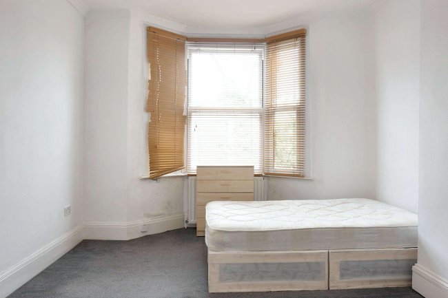 28 Elm Park, Brixton, London, SW2 2UB 10