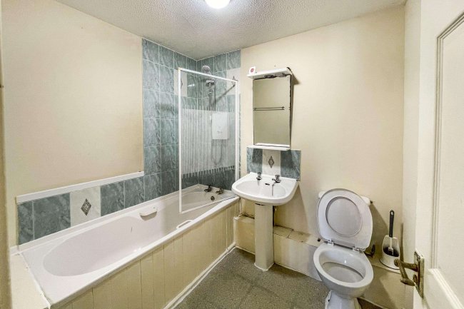 40 Boarshaw Clough Way, Manchester, Greater Manchester, M24 2LJ 8