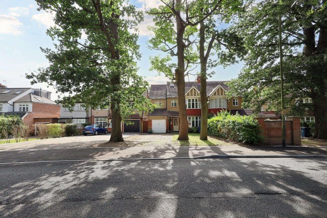 92 Elms Road, Harrow, HA3 6BT 2