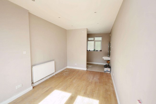 92 Elms Road, Harrow, HA3 6BT 2