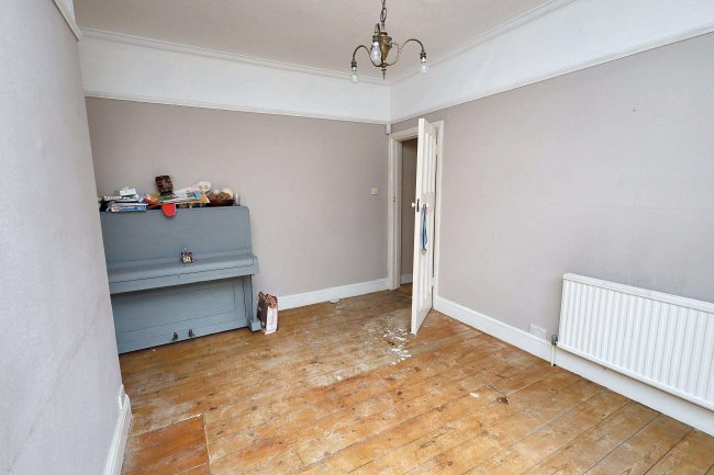 92 Elms Road, Harrow, HA3 6BT 2