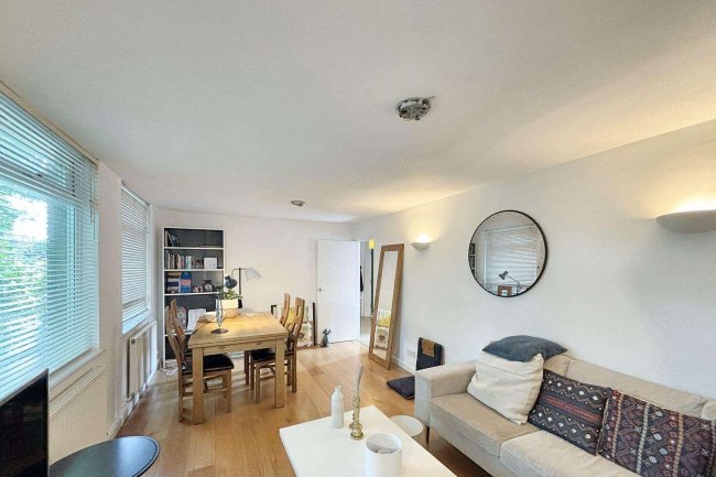 Flat 9, Philip Court, Hornsey Lane, London, N6 5LN 10