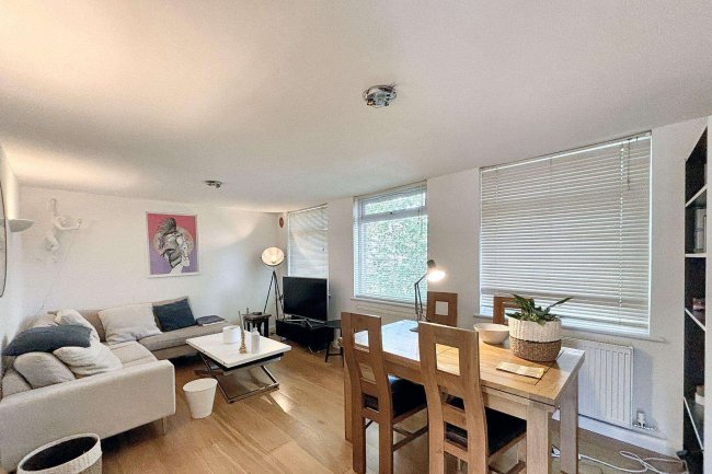 Flat 9, Philip Court, Hornsey Lane, London, N6 5LN 10